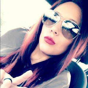 Meet your Posher, Adriana